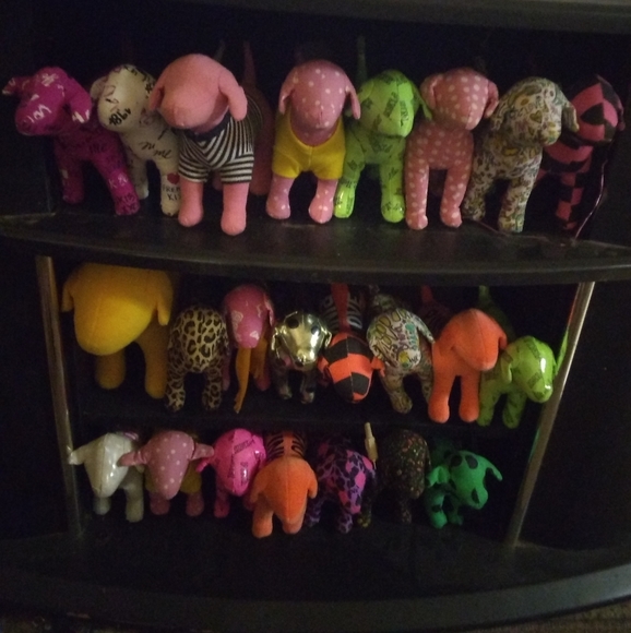 23 PINK dogs